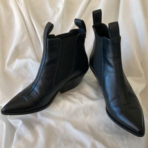 & Other Stories Chelsea boots, black leather EUC